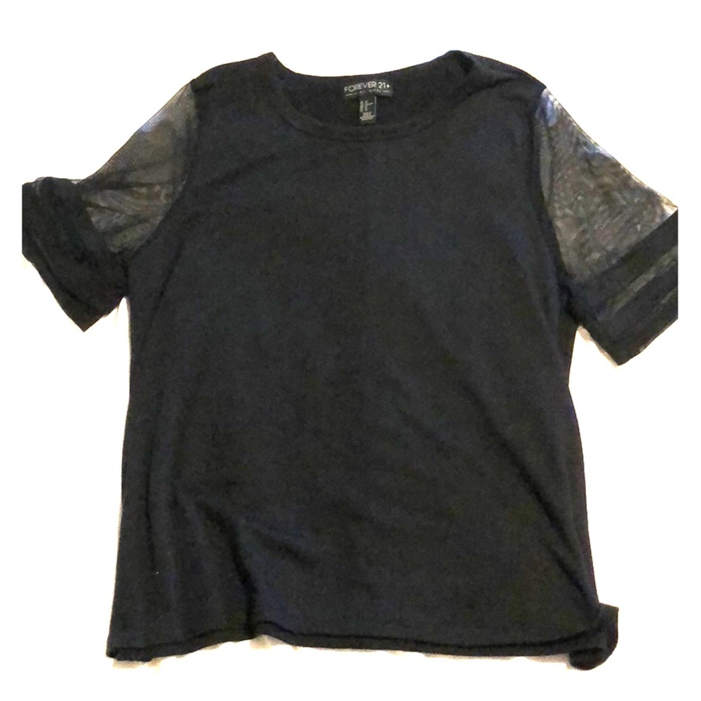 Loose fitting t shirt with mesh sleeves